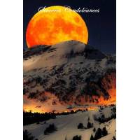 Carte Condoléances Lune rousse derrière la montagne